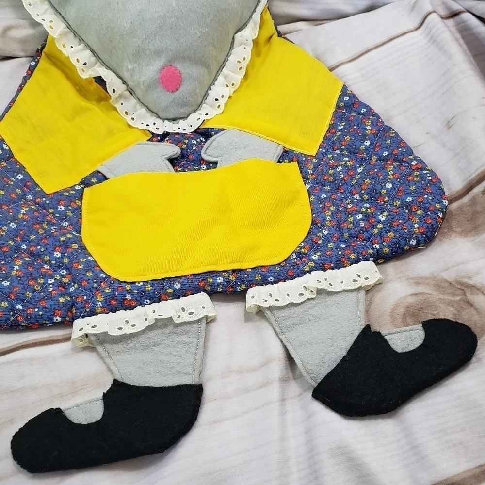 Vintage Felt Mouse Quilted Laundry Clothespin Bag 21 Inch Sewing Handmade